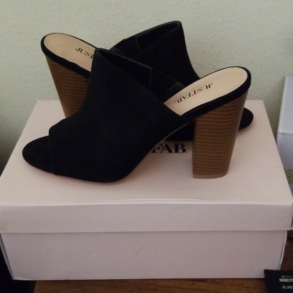 Shoes - Picture 2 of 3